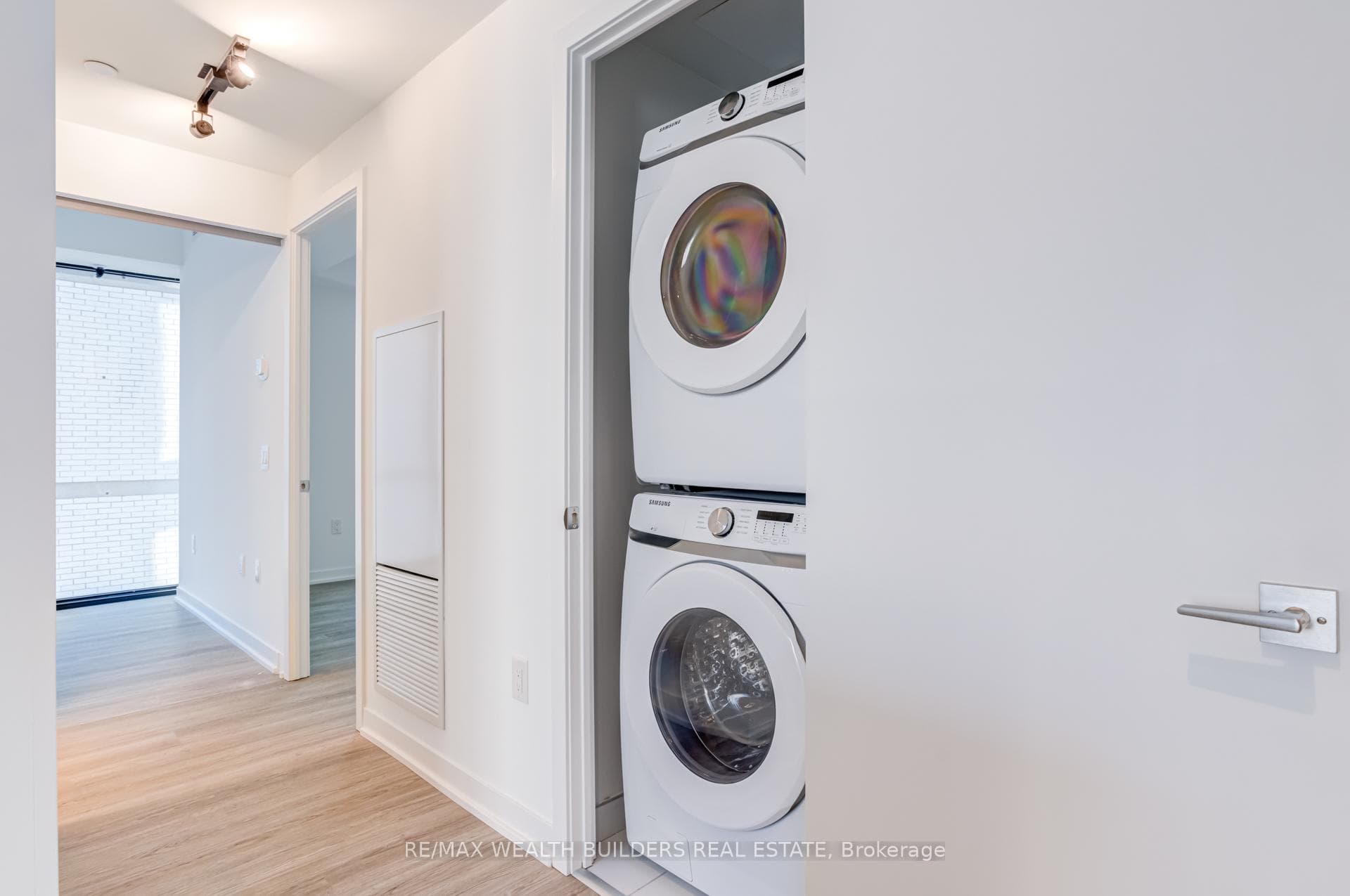 195 McCaul Street Unit 910 photo 19