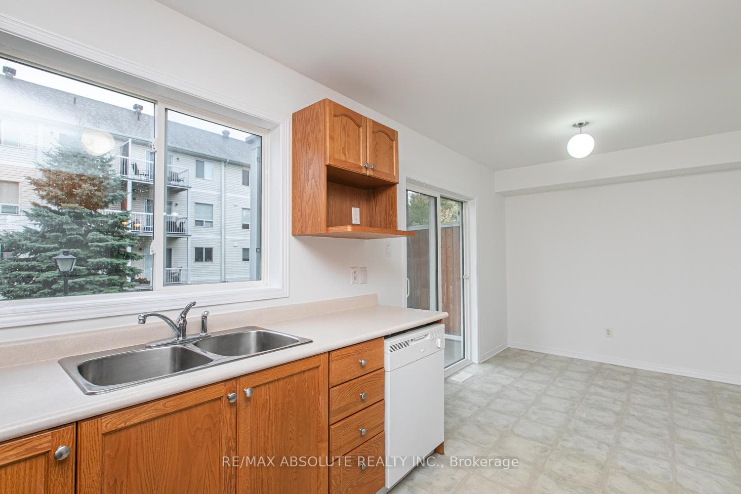 250 Gershwin Private photo 11