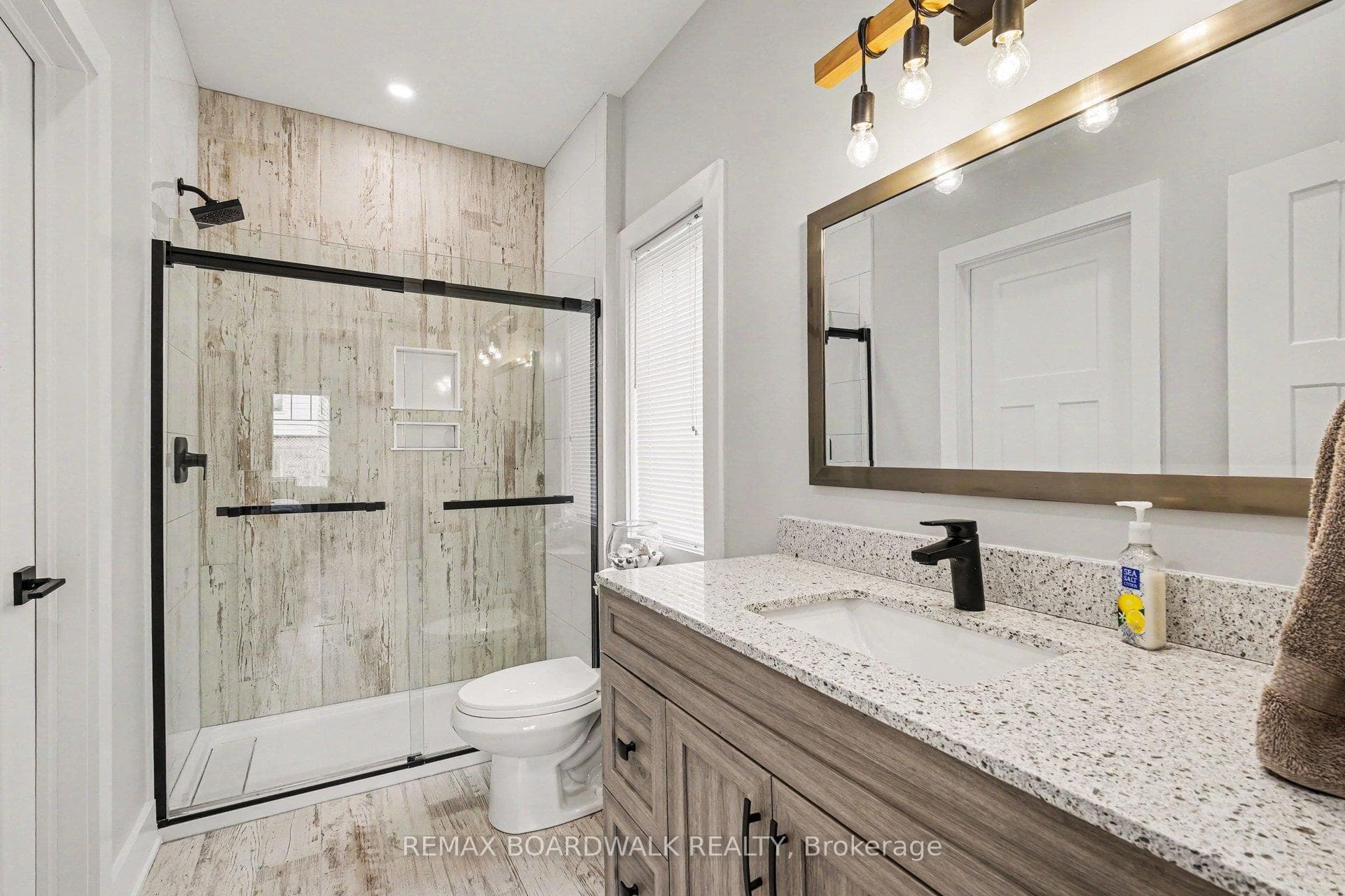 58 Adelaide Street photo 14
