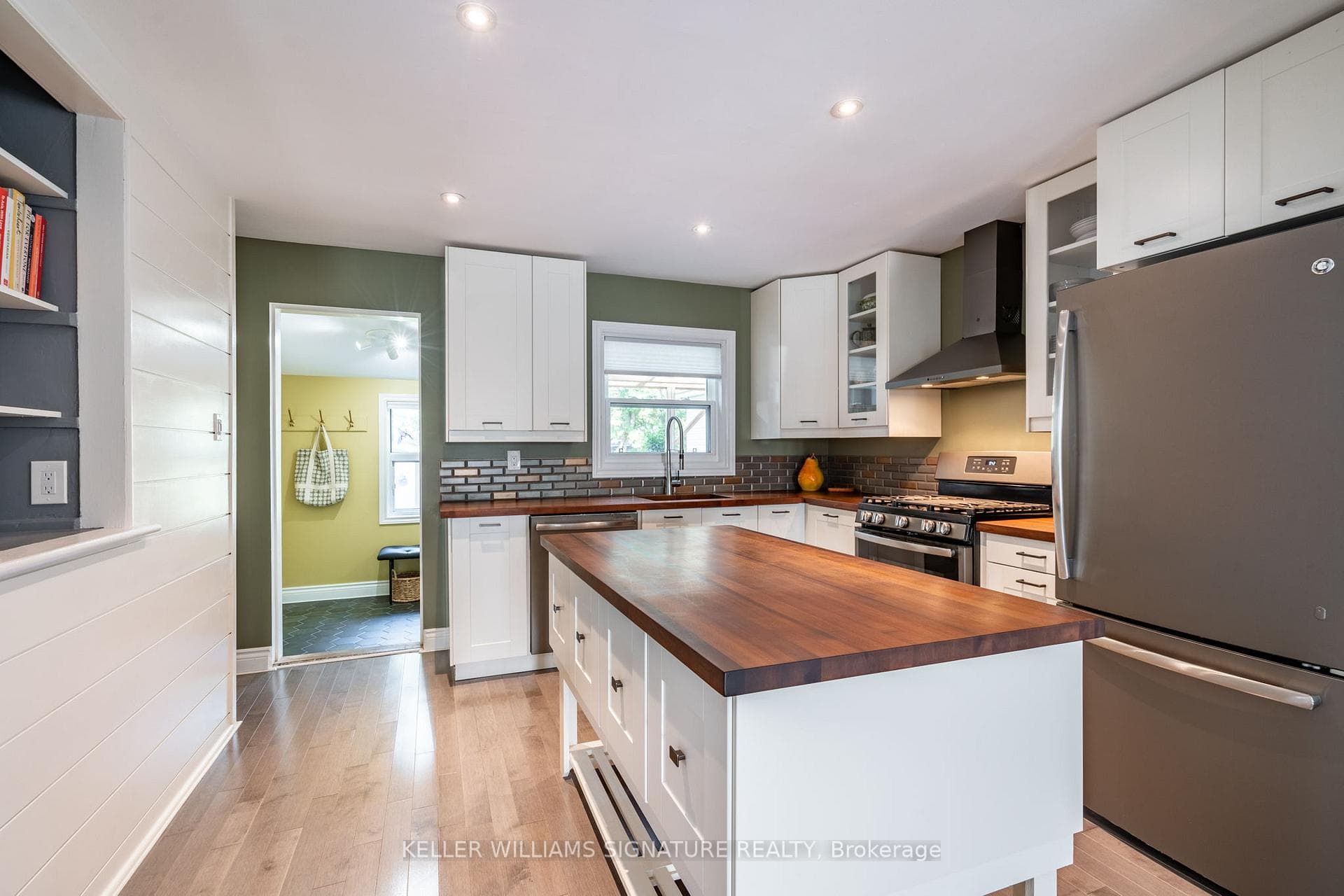 33 Huxley Avenue photo 8
