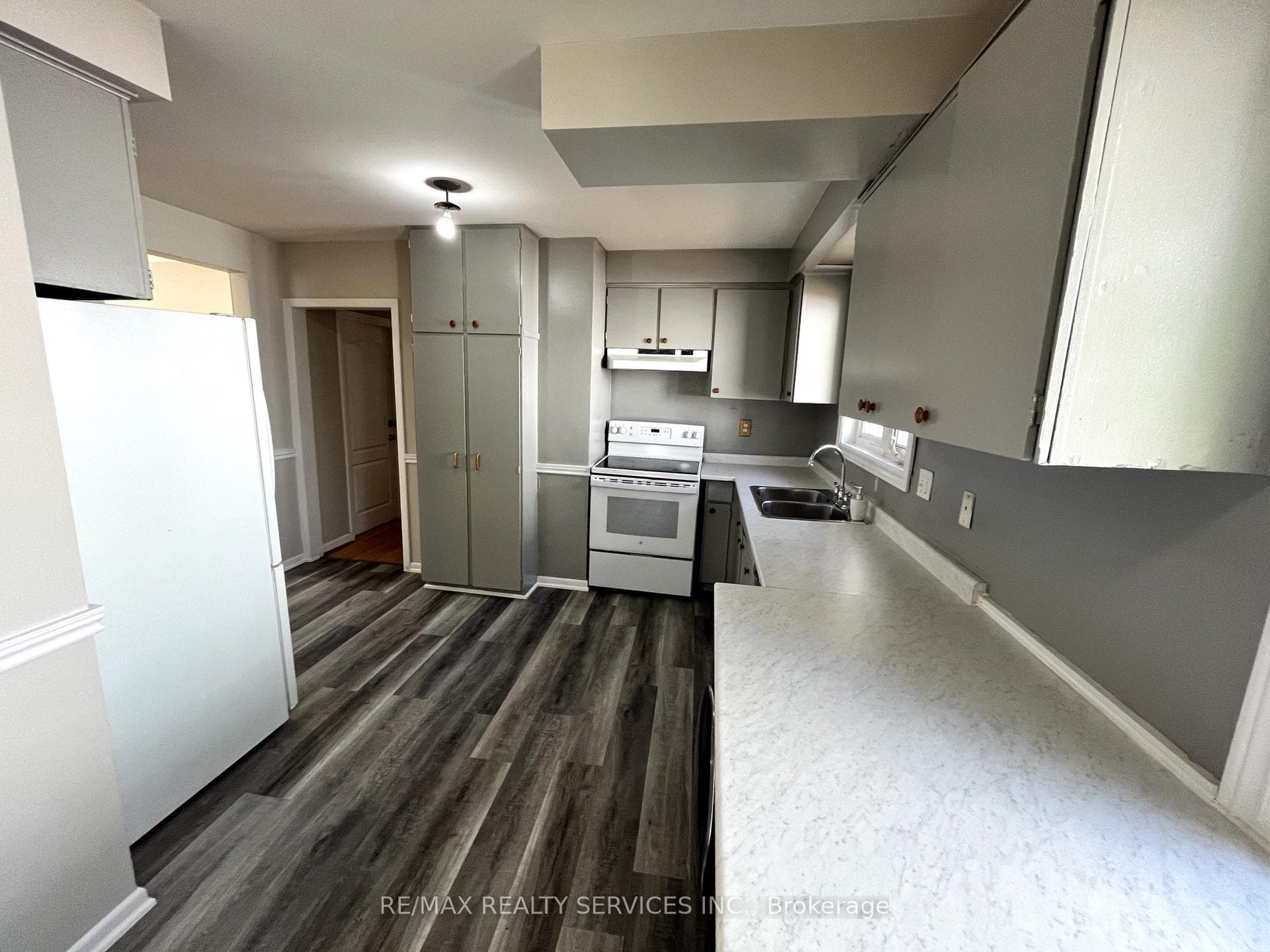 91 Ambleside Drive photo 11