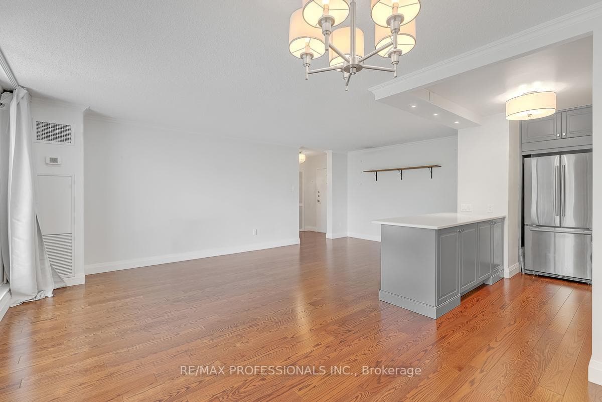 80 Quebec Avenue Unit 406 photo 16