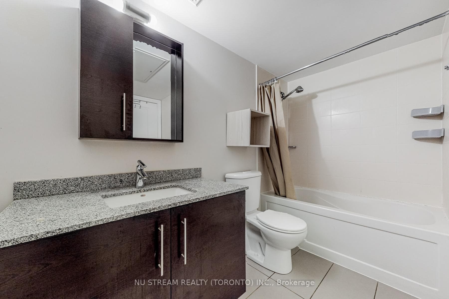 273 South Park Road Unit 611 photo 11