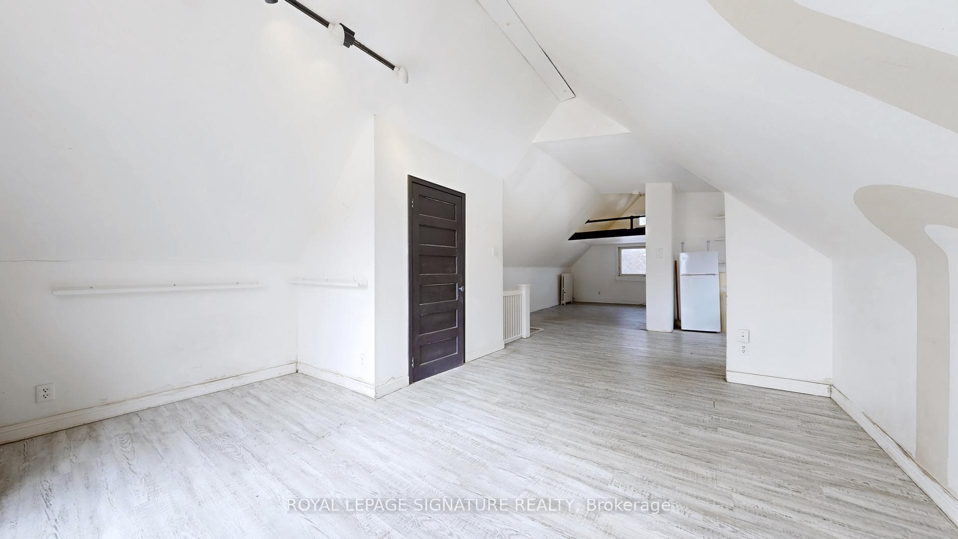 215 Pearson Avenue Unit 4 photo 2