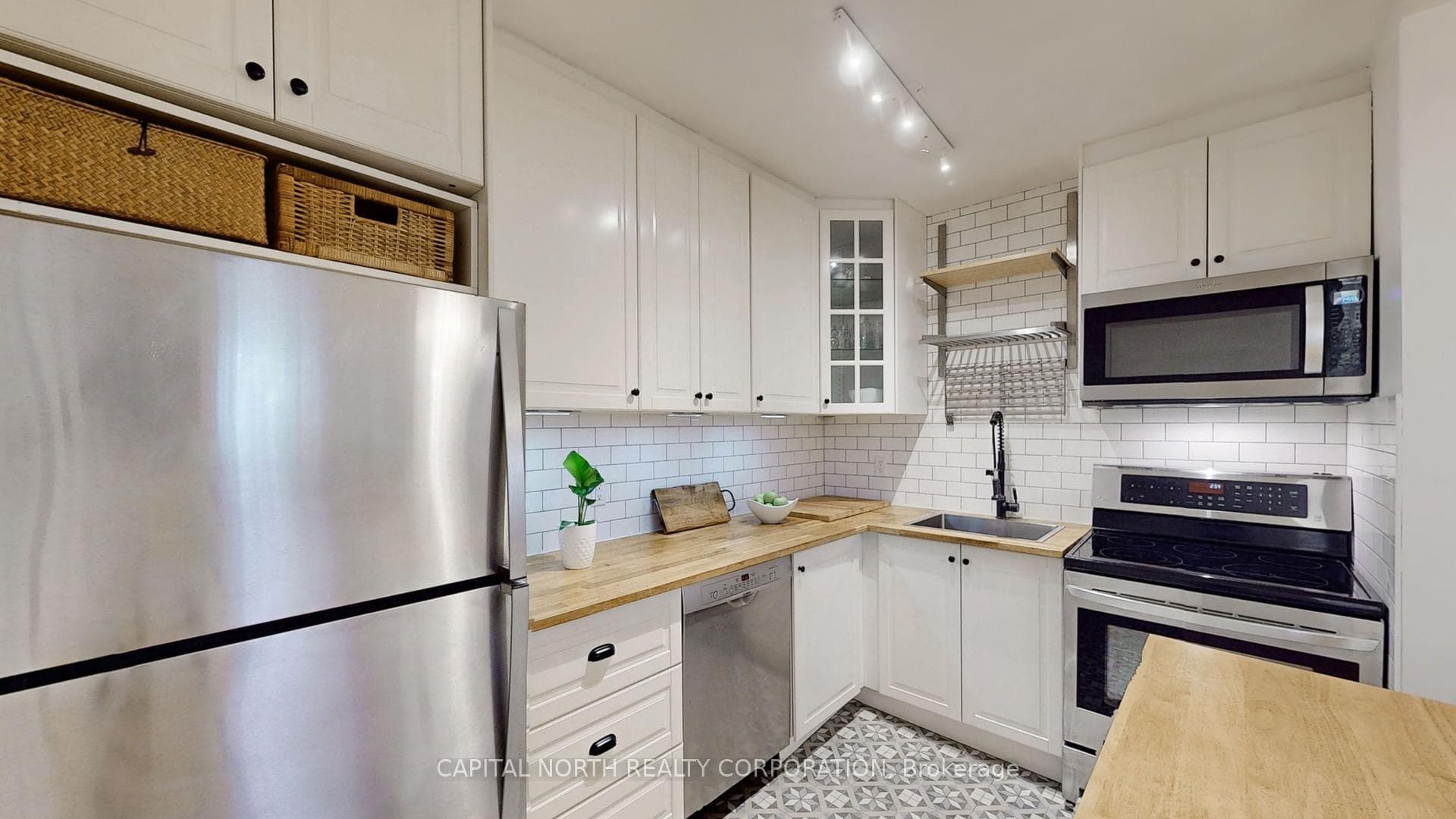 35 Raglan Avenue Unit 302 photo 7