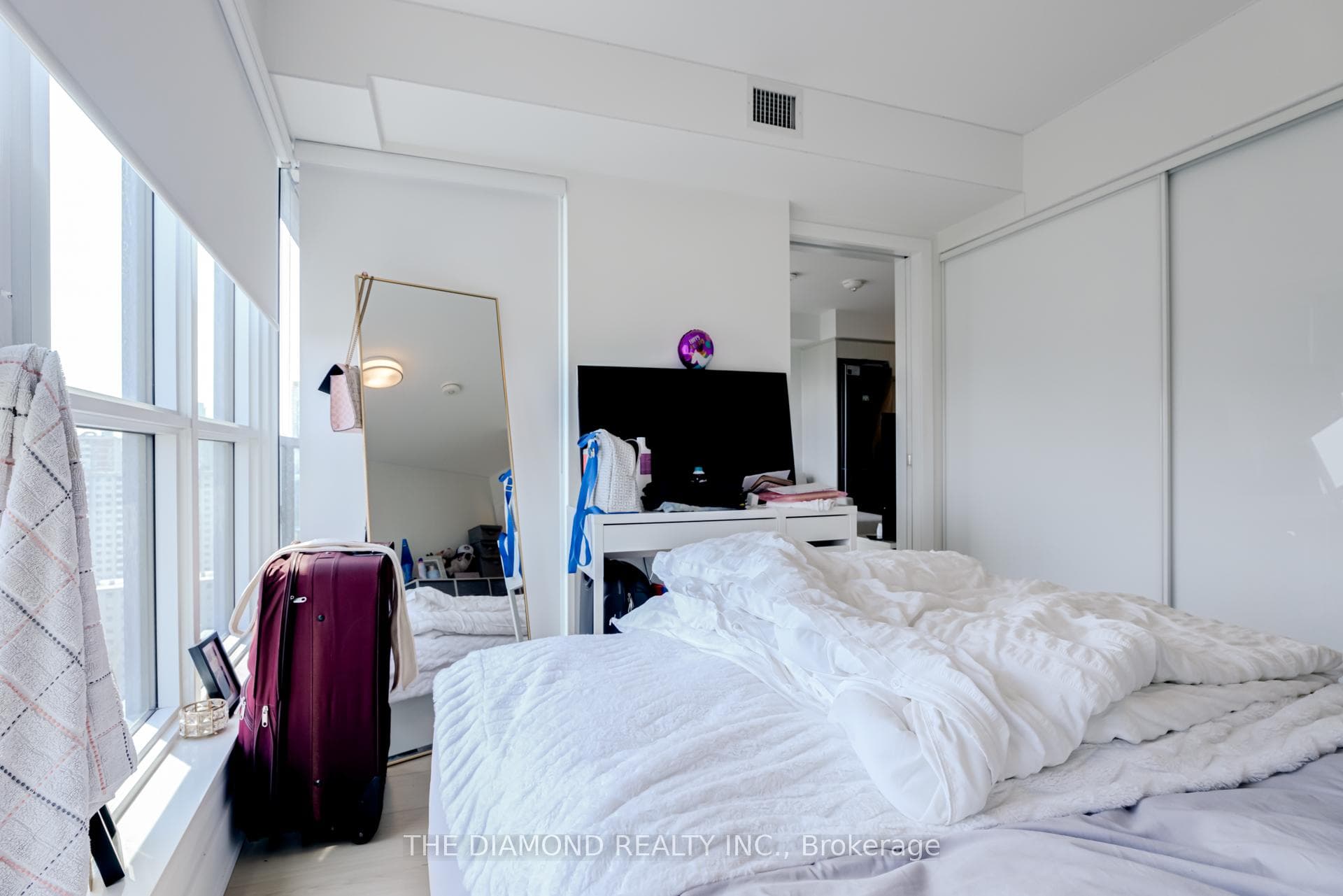 585 Bloor Street Unit 2420 photo 17