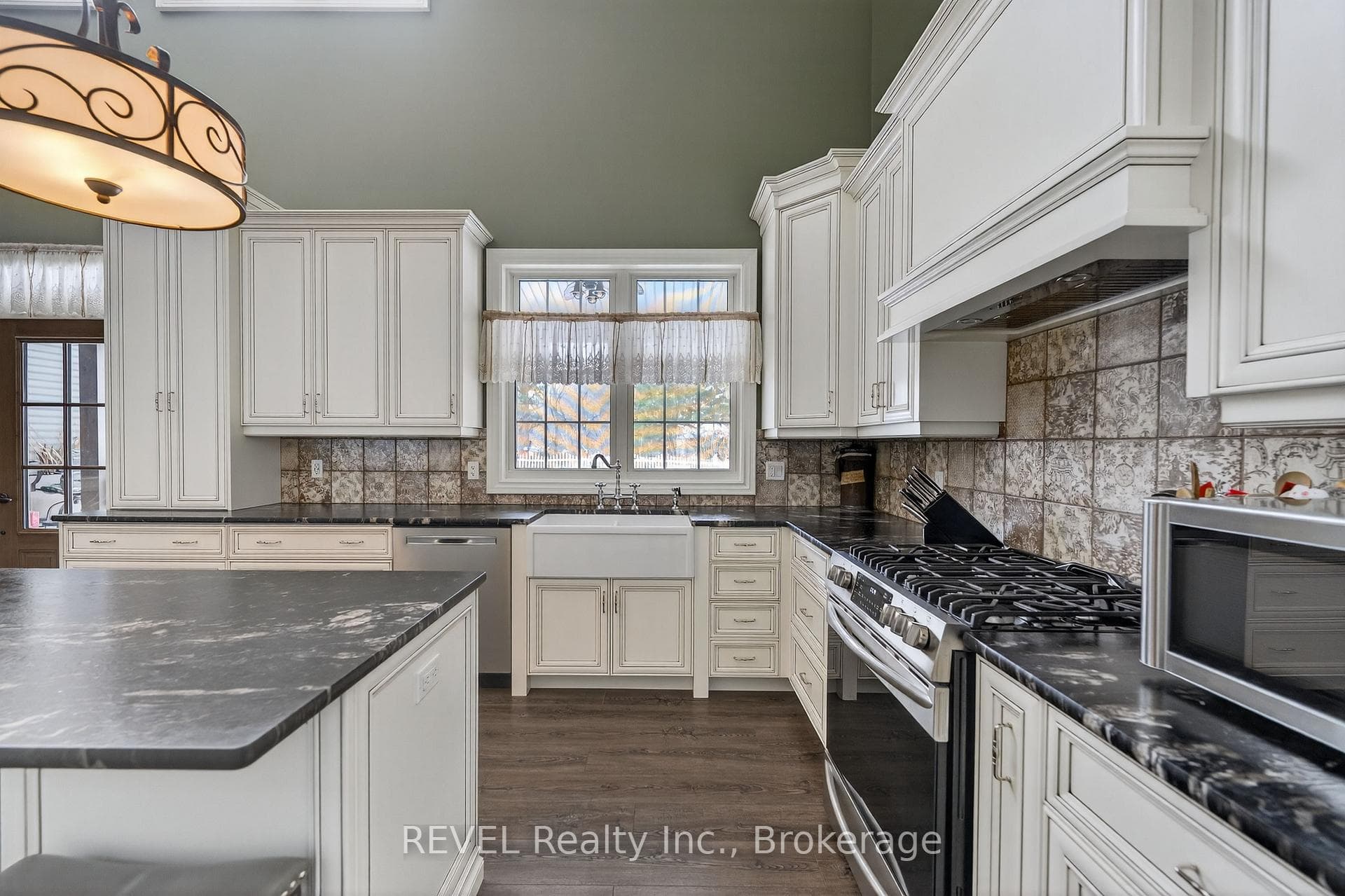 573 CANBORO Road photo 11
