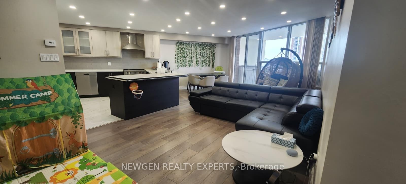 60 Pavane Link Way Unit 1411 photo 2