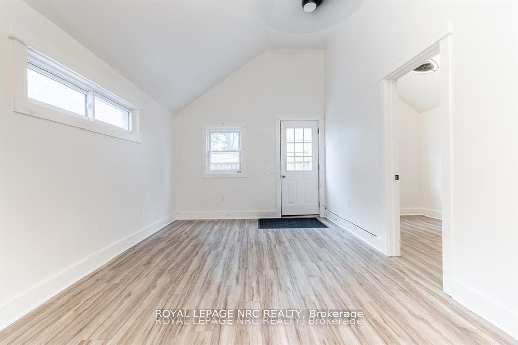 387 Elmwood Avenue photo 21