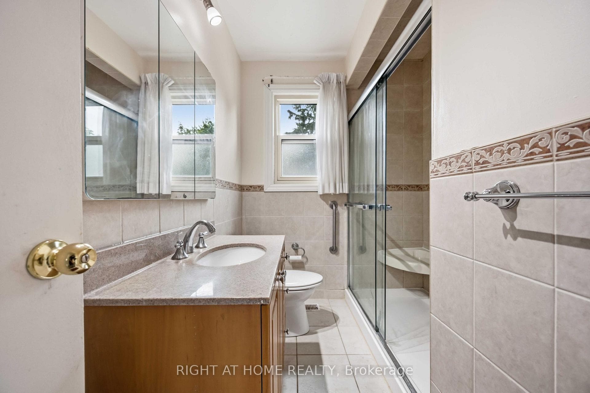 Bathroom - Main Floor