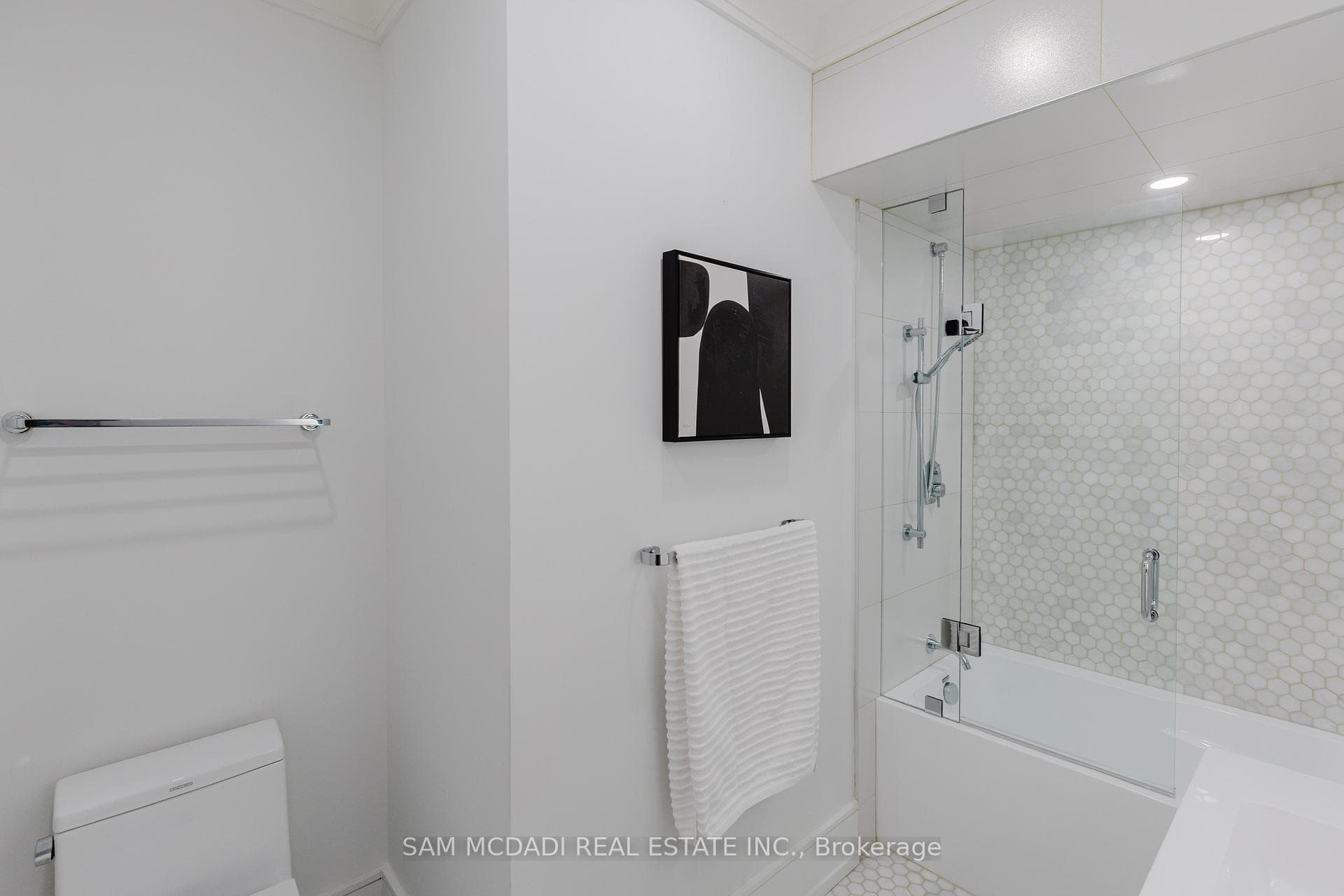 129 Beaconsfield Avenue photo 25