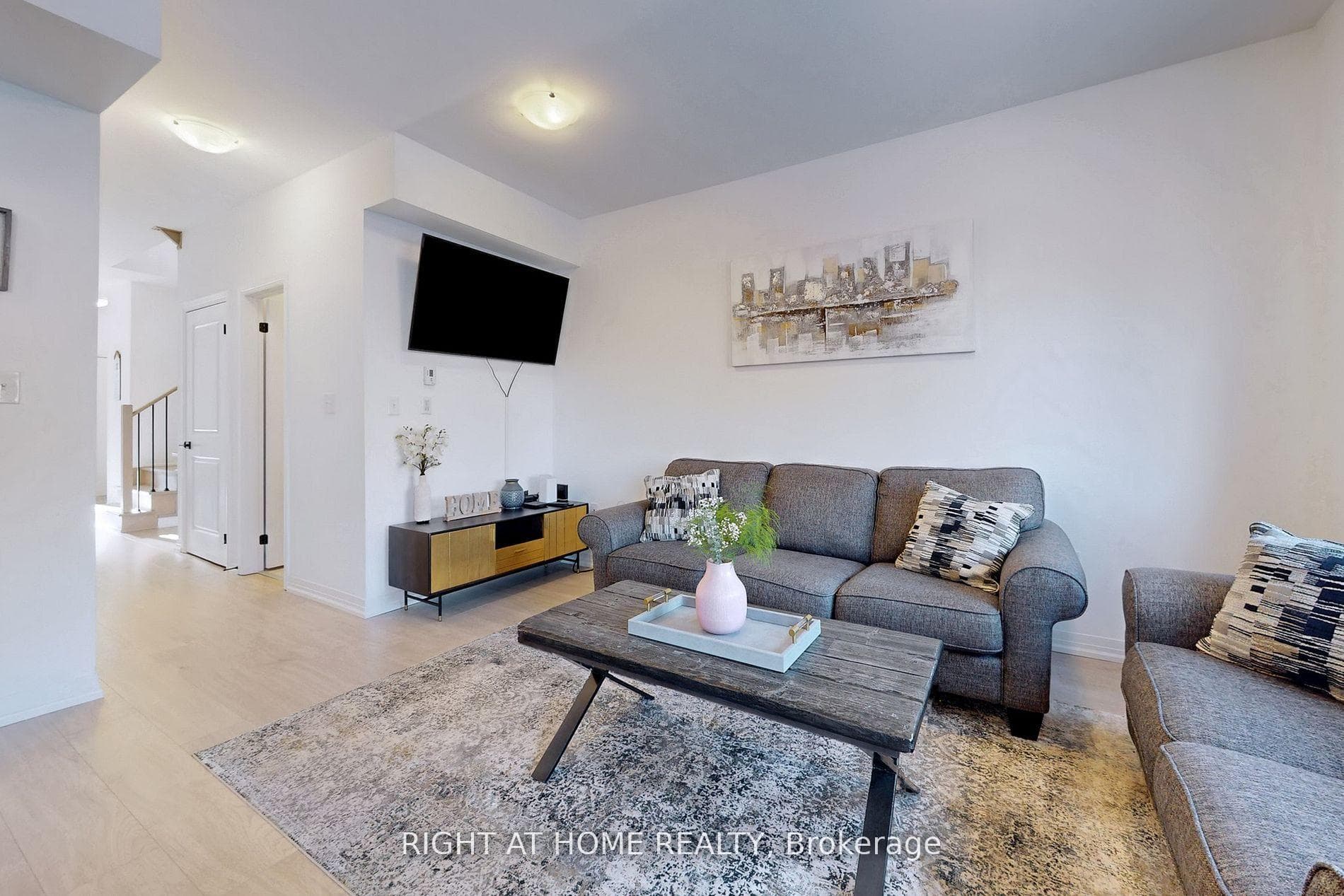 98 Fairlane Avenue photo 9