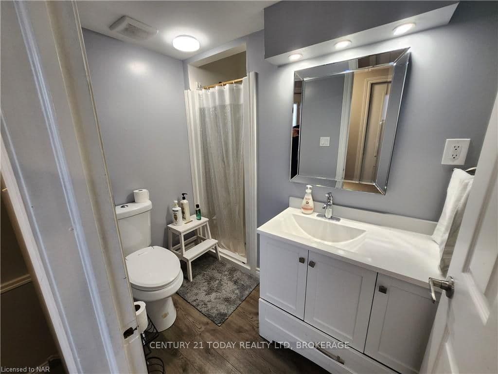 6061 BARKER Street photo 14