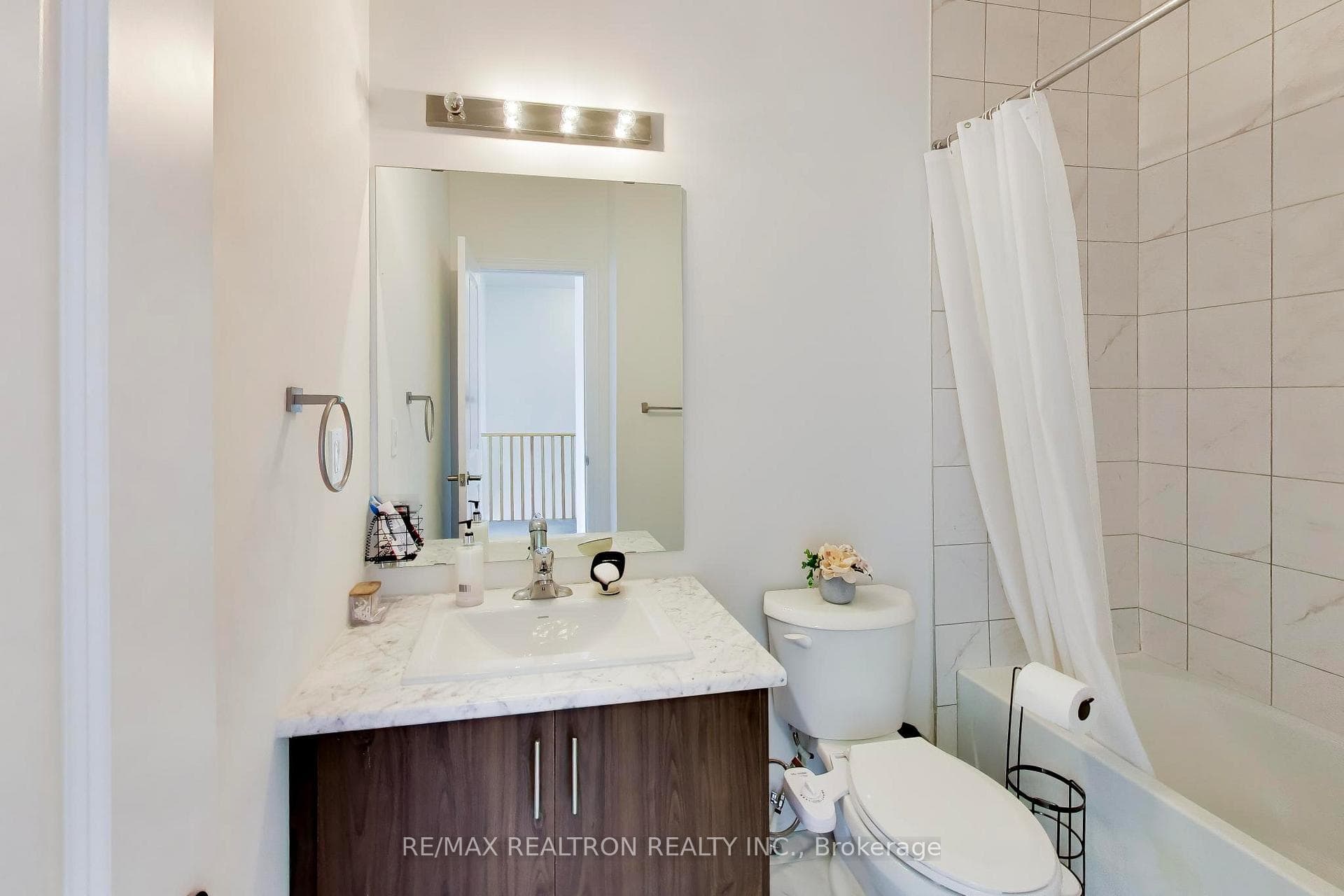 11 Inverary Crescent photo 32