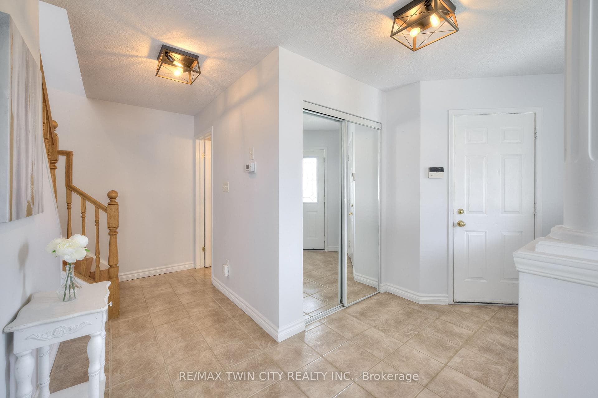 104 Sofron Drive photo 4