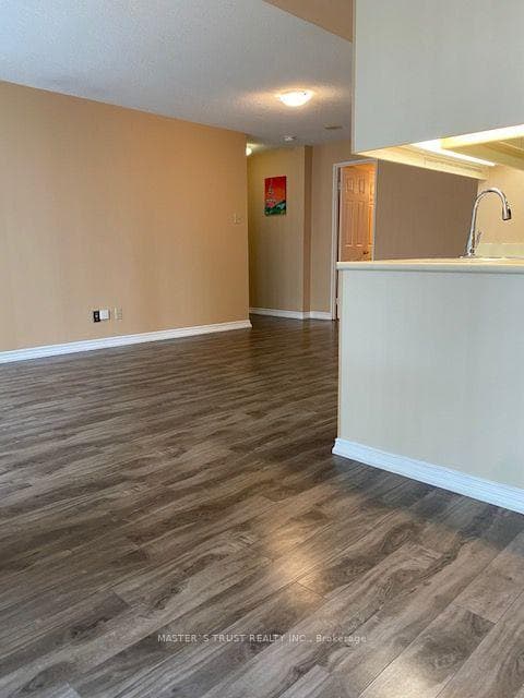 736 Bay Street Unit 1410 photo 4