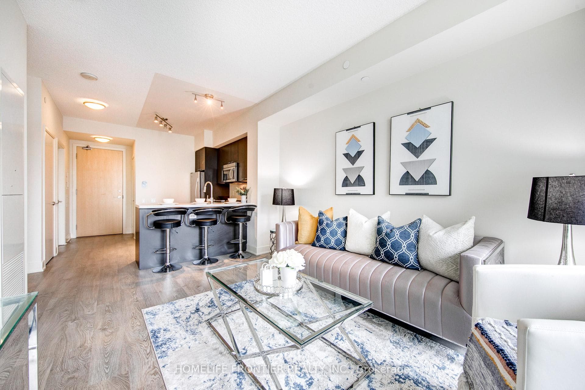 30 Roehampton Avenue Unit 412 photo 5