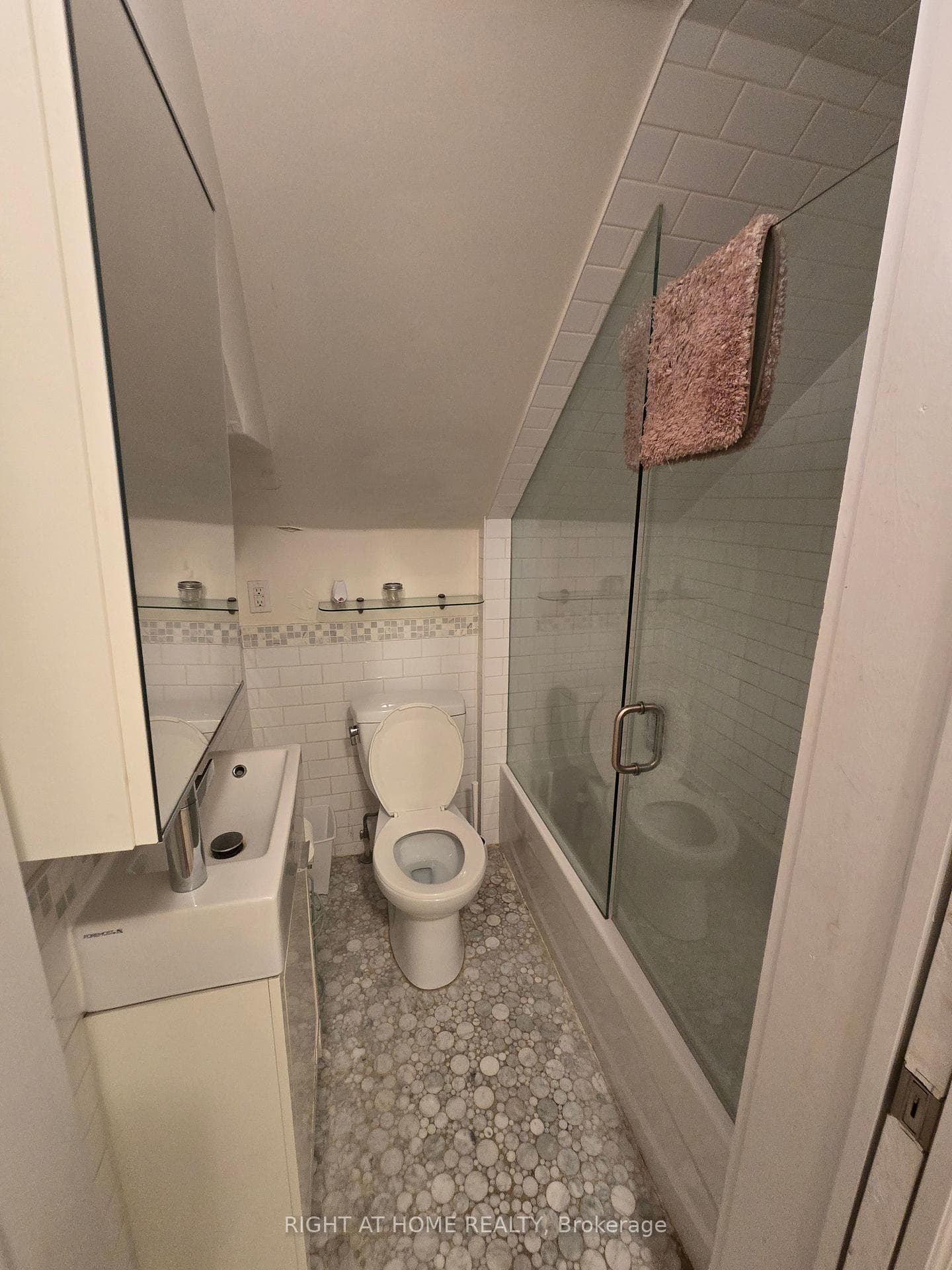 637 Logan Avenue Unit Upper photo 12