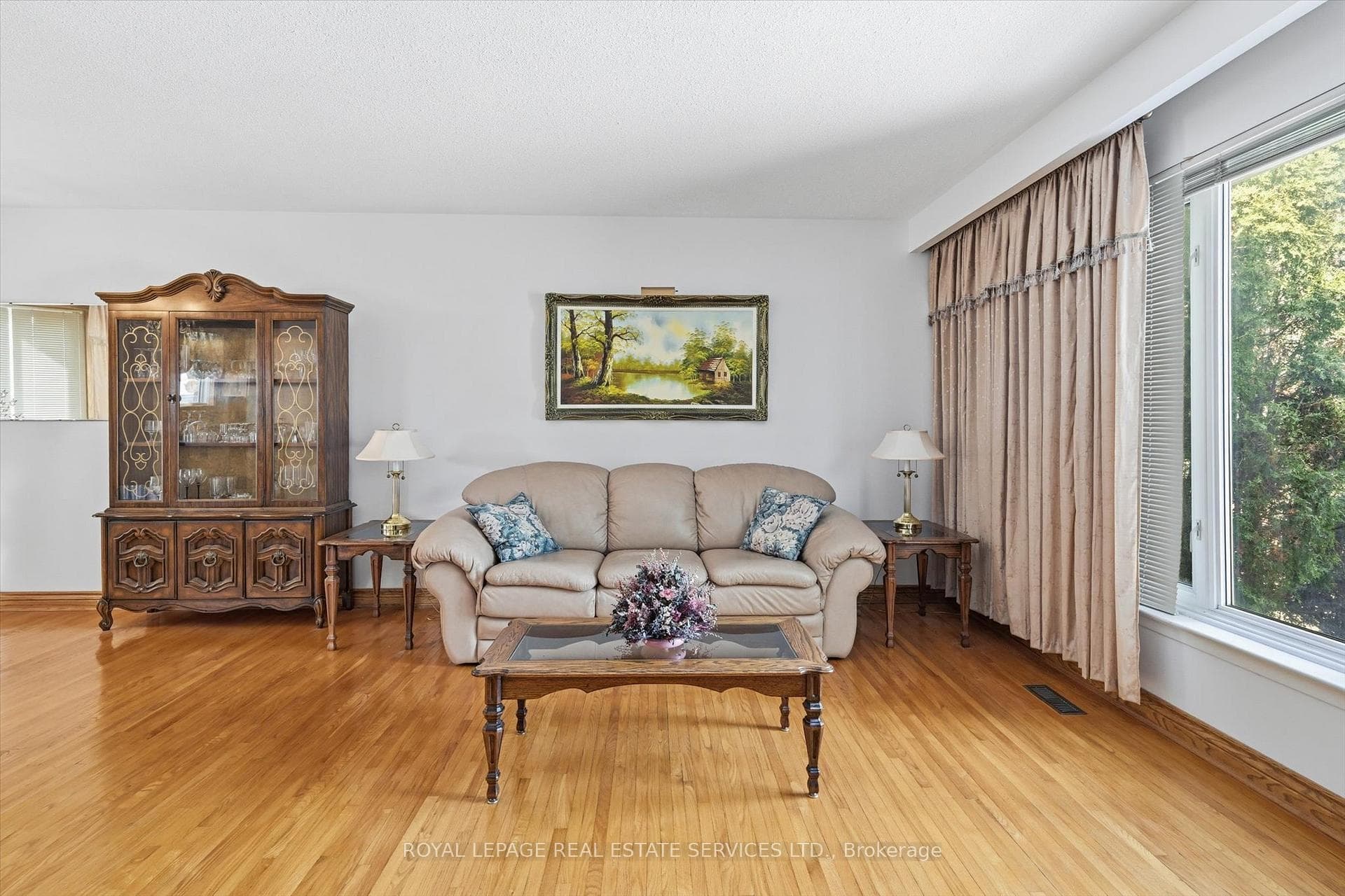 Large Living Room Overlooking the Front Yard