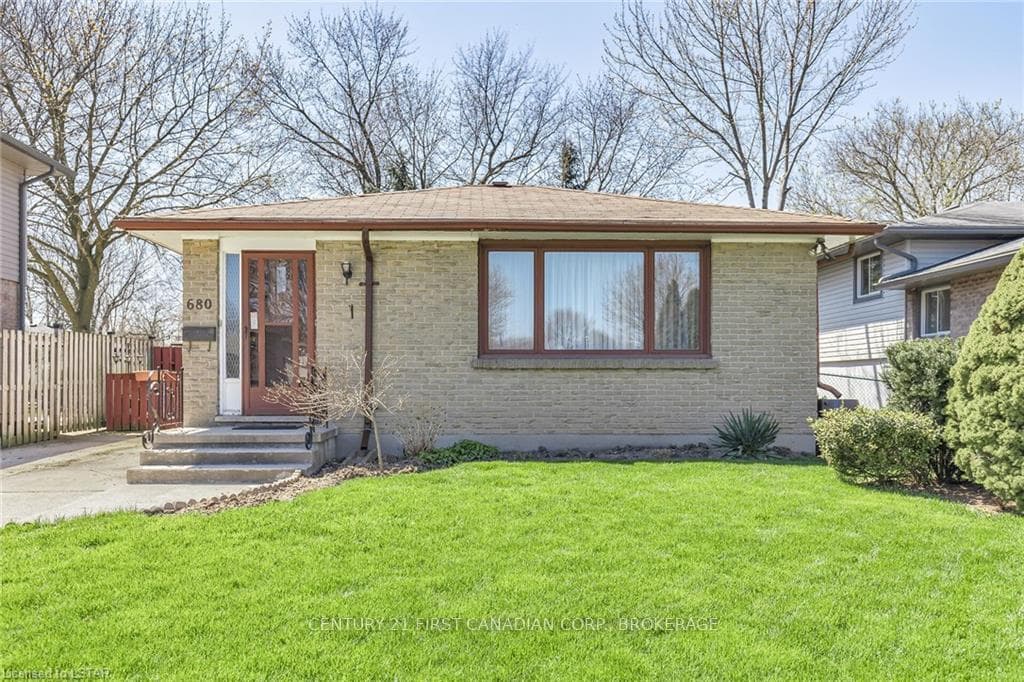 680 MILLBANK Drive photo 2