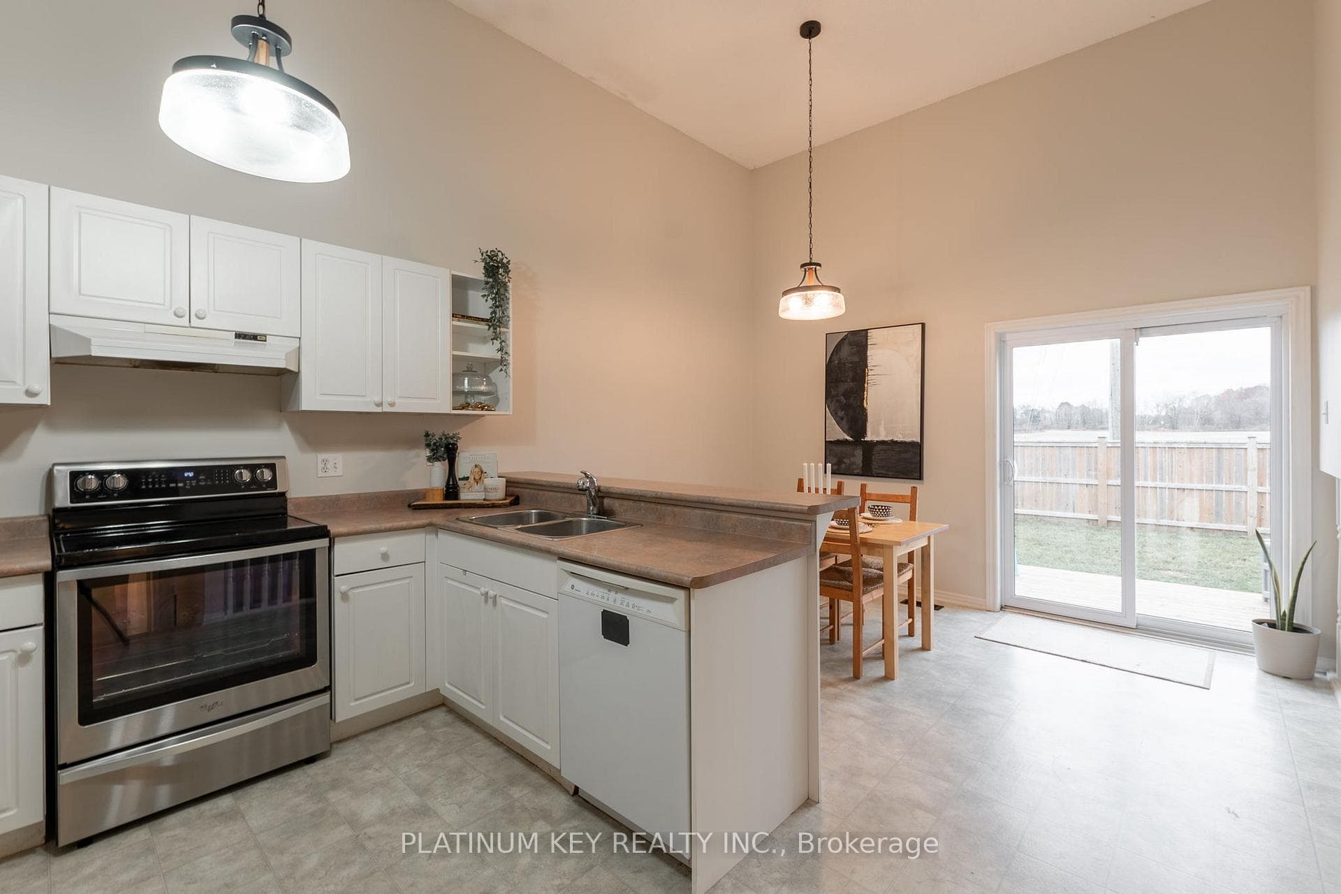 72 Juniper Crescent photo 6