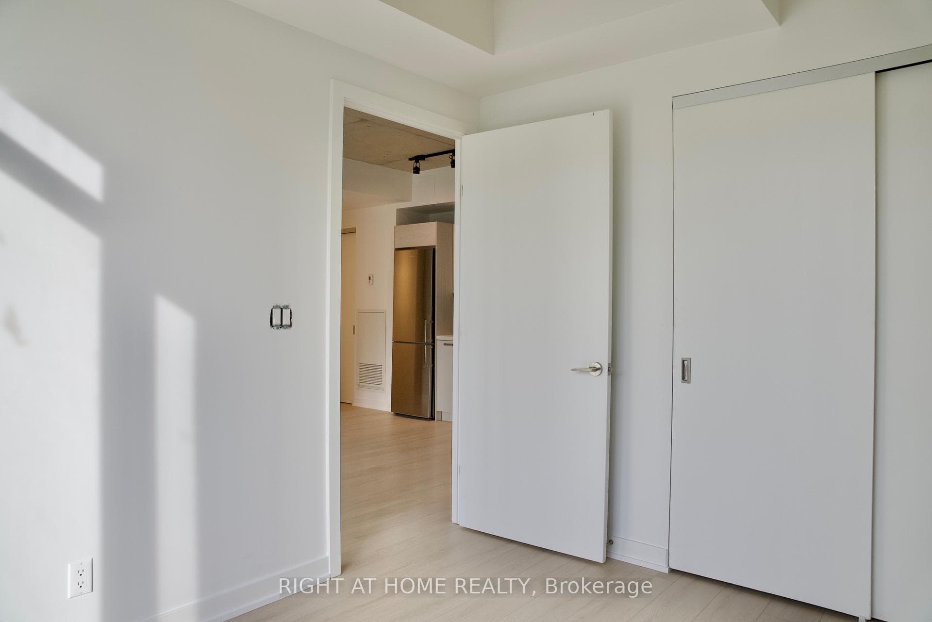 203 Catherine Street Unit 310 photo 16