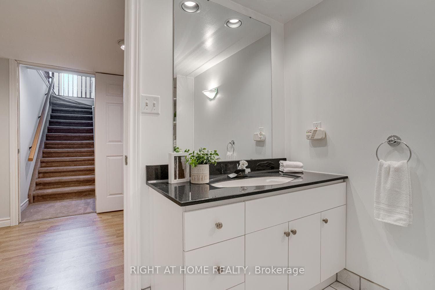 81 Ardwick Street photo 26