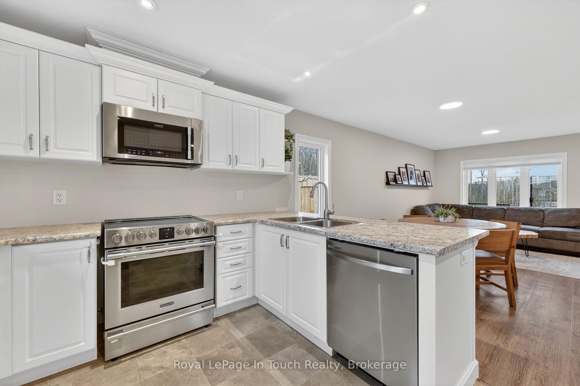 55 Hunter Avenue photo 7