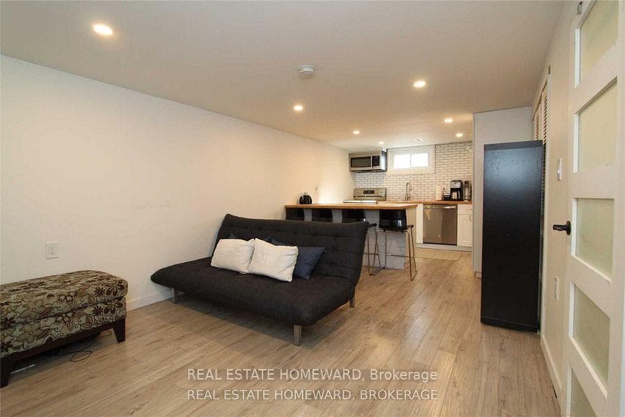 4 Warvet Crescent photo 18