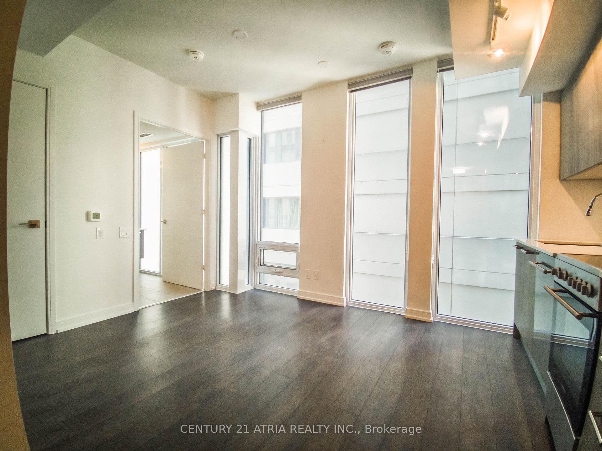 28 Wellesley Street Unit 1810 photo 1