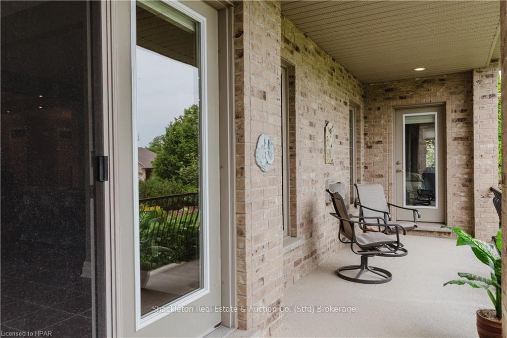 27 NORTH POINTE Drive Unit 47 photo 43