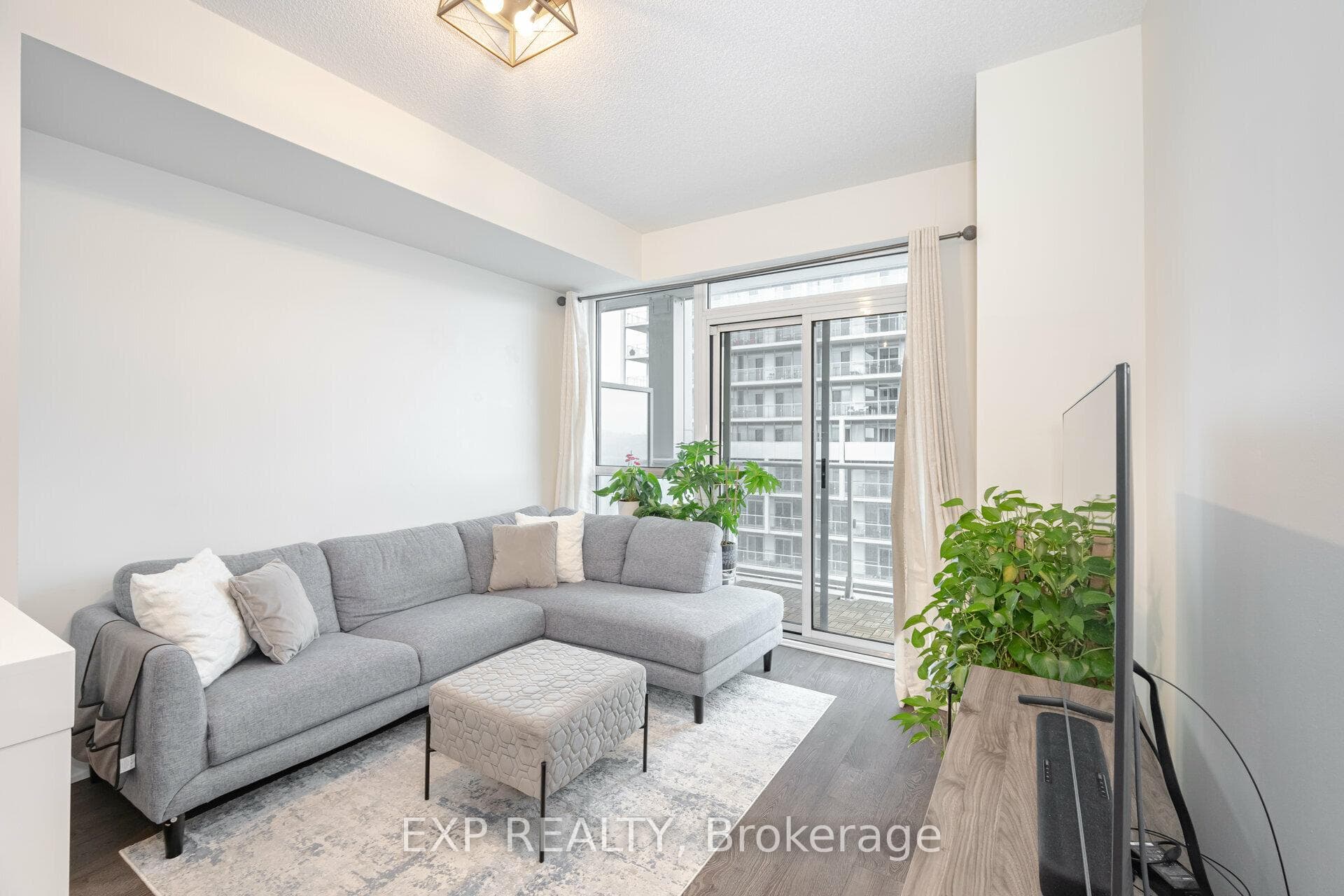 55 Speers Road Unit 1401 photo 12