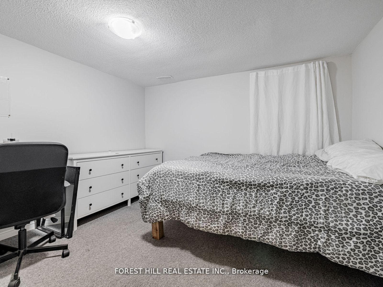381 Hollywood Avenue photo 34