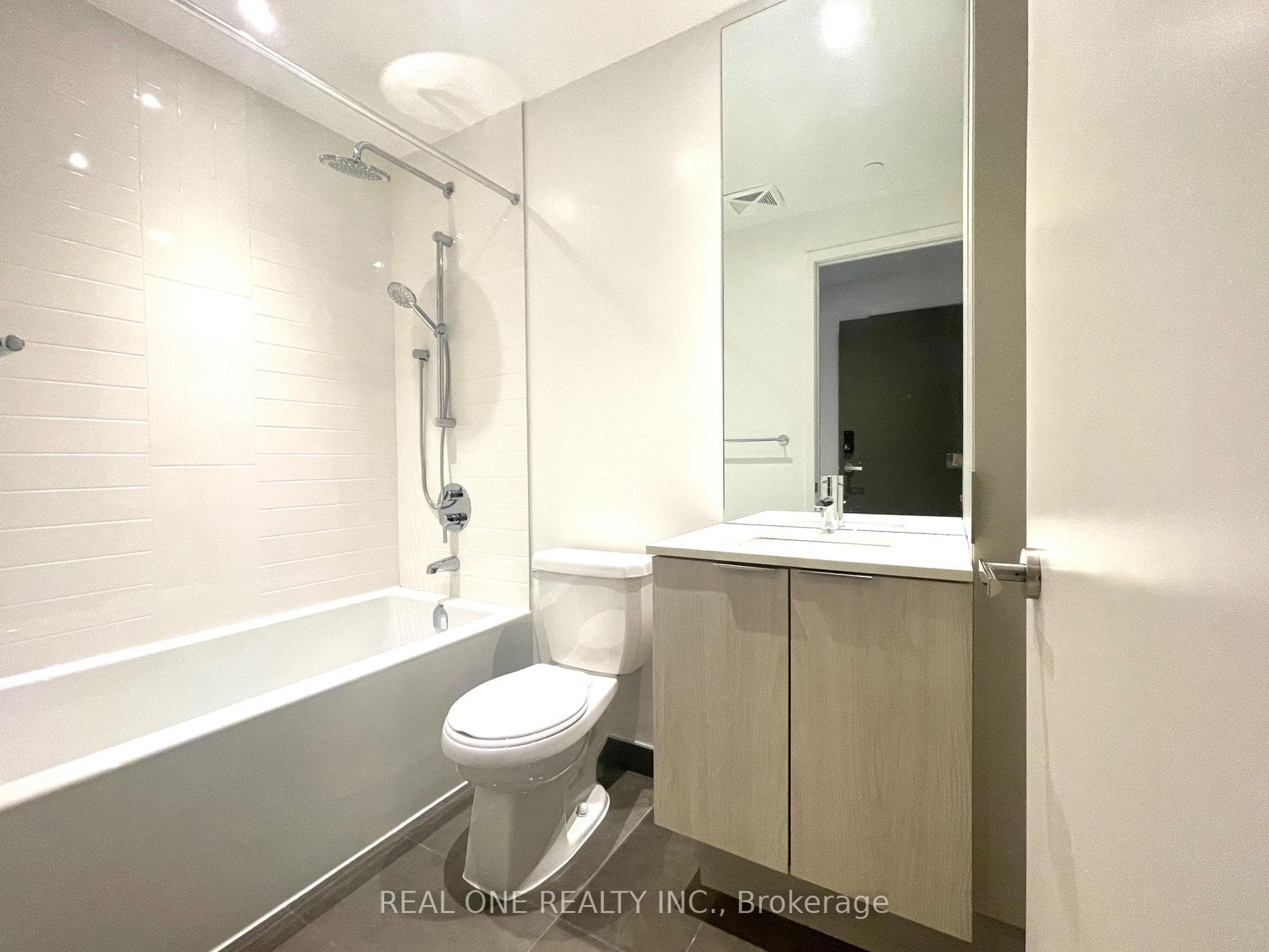 448 Burnhamthorpe Road Unit 2109 photo 8