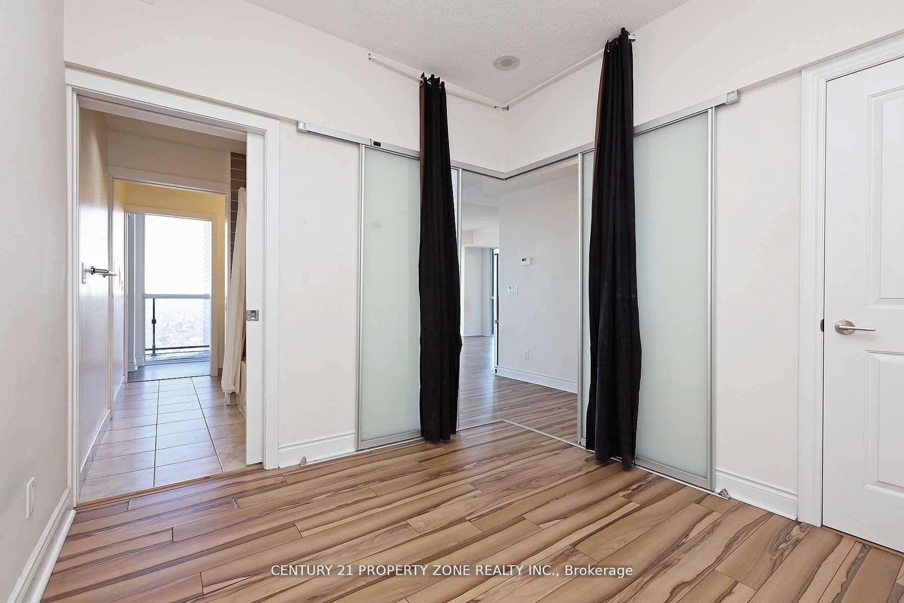 28 Ted Rogers Way Unit 4010 photo 11