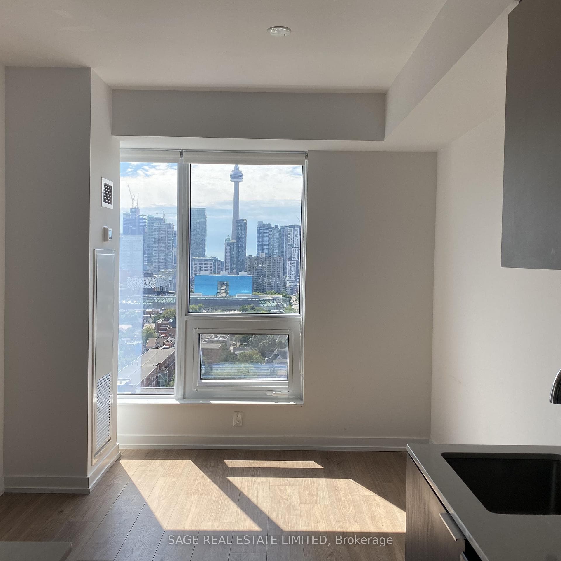 203 College Street Unit 1709 photo 3