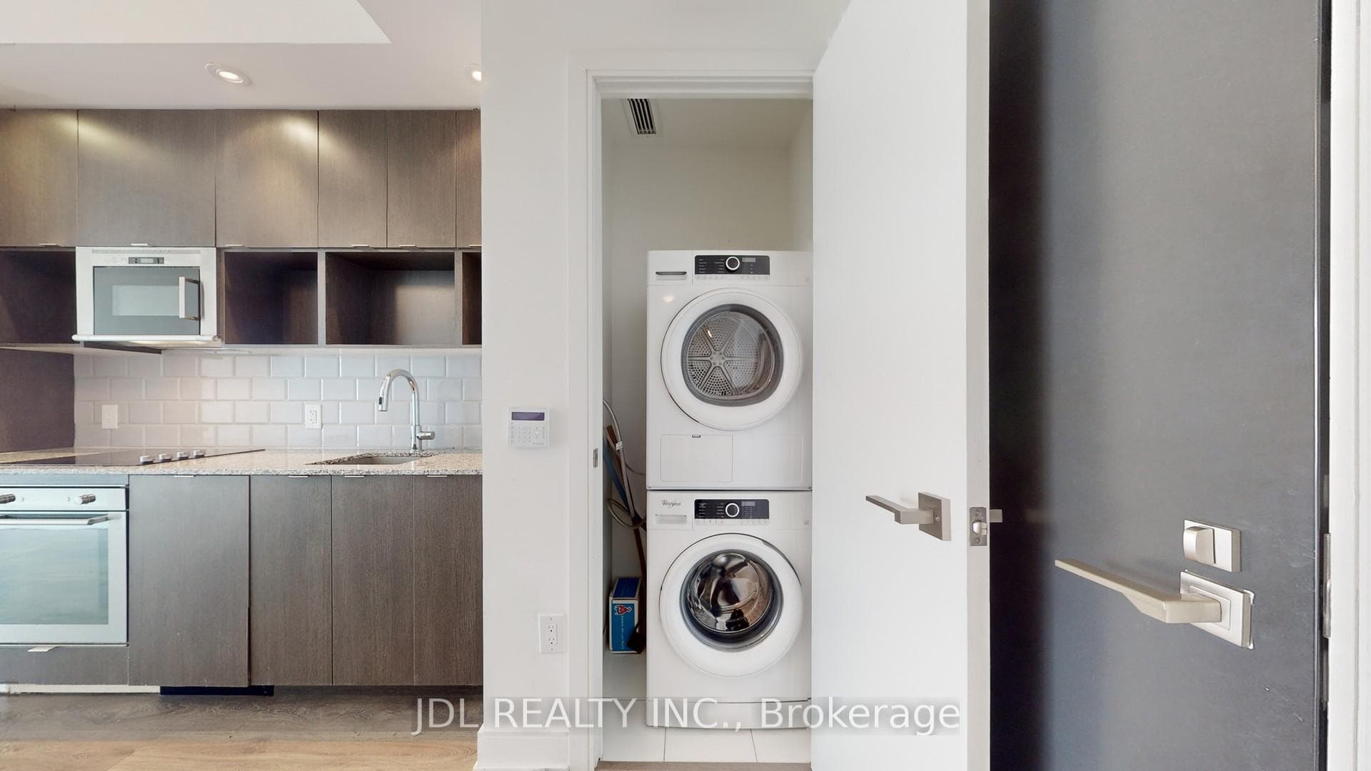 89 Mcgill Street Unit 2404 photo 16