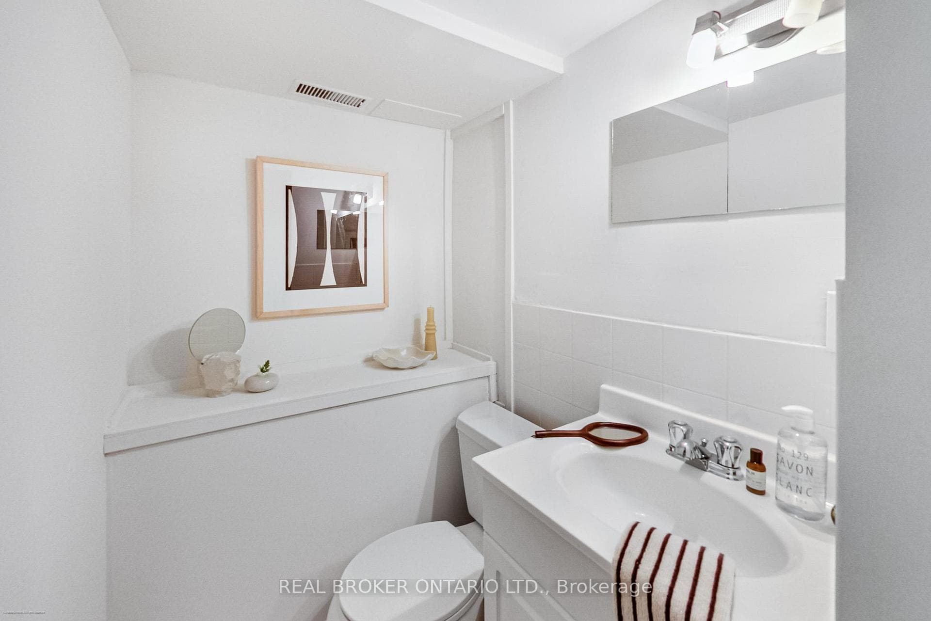 52 Eaton Avenue photo 33