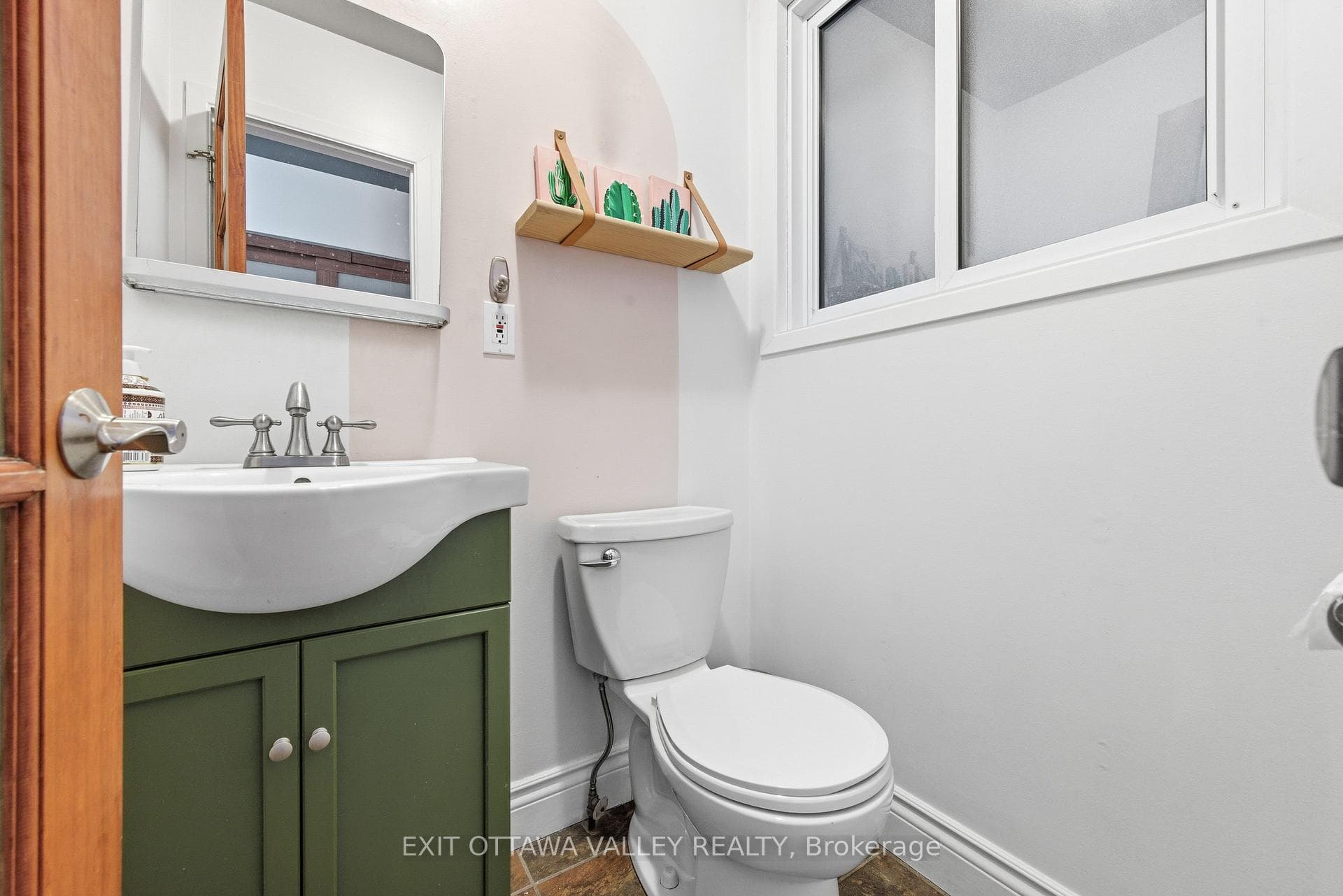 235 Thomas Street photo 5