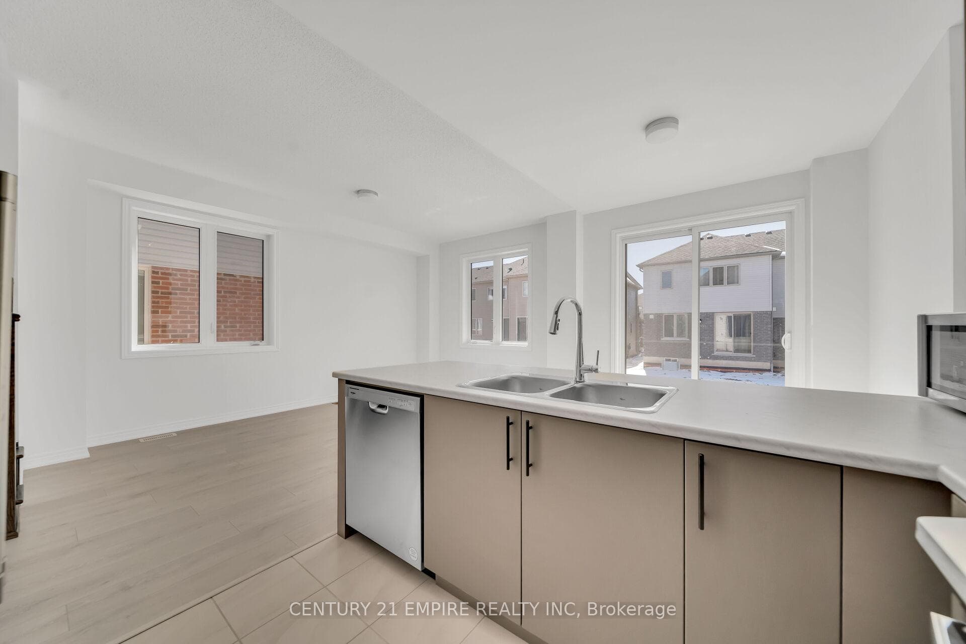 35 Edminston Drive photo 13