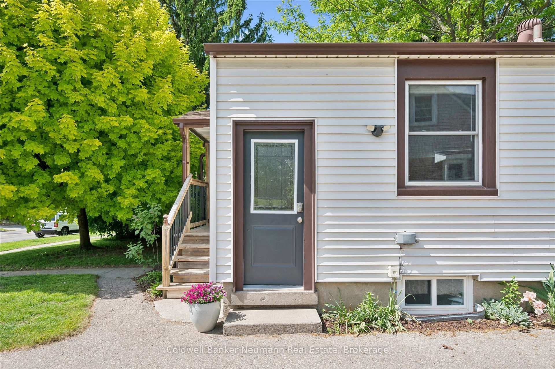 153 Winston Boulevard photo 3