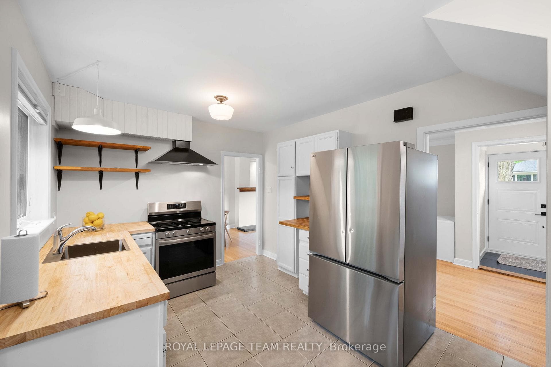 631 Courtenay Avenue photo 11