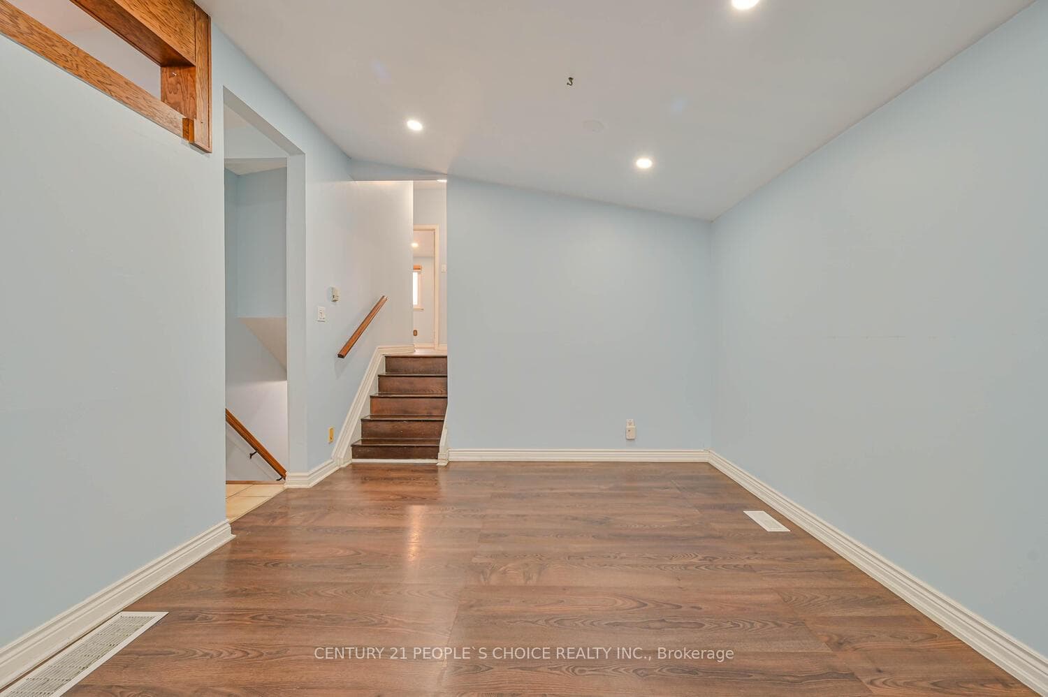 11 Checker Court photo 14
