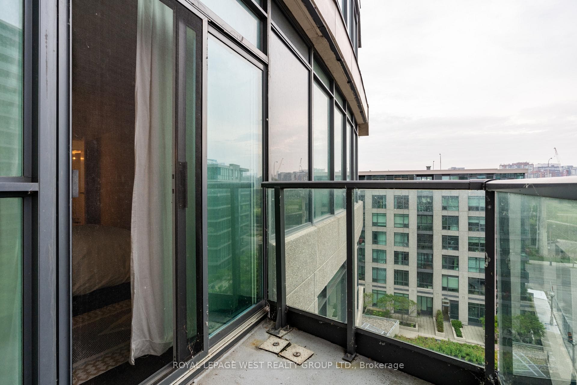 219 Fort York Boulevard Unit 703 photo 11