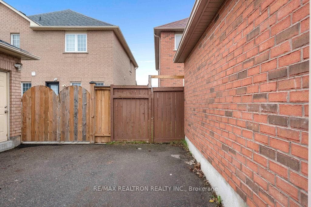 2334 Bur Oak Avenue photo 47
