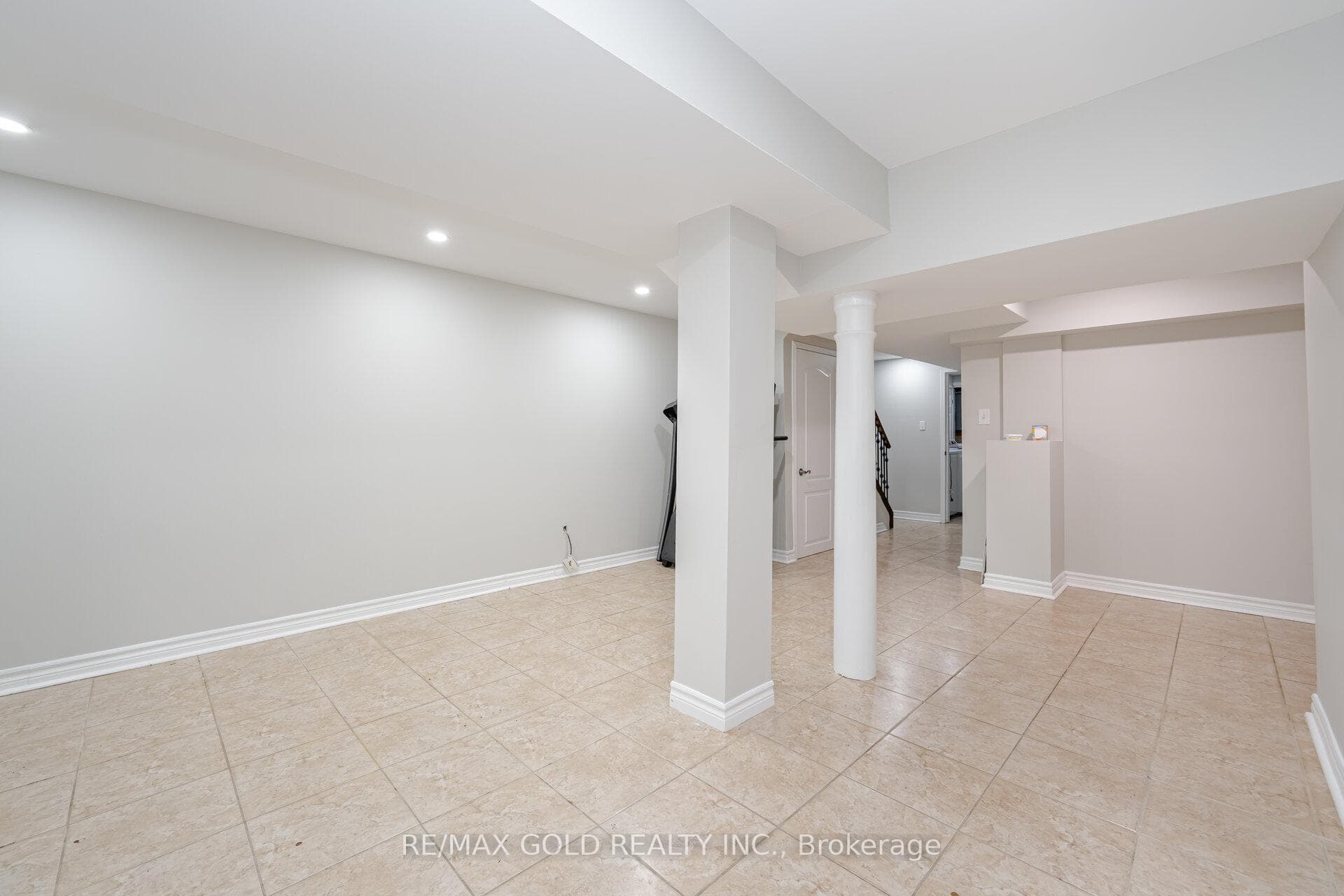 126 Cathedral Drive photo 34