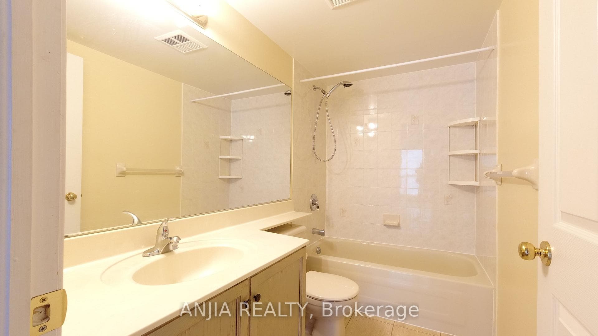 23 Lorraine Drive Unit 611 photo 9