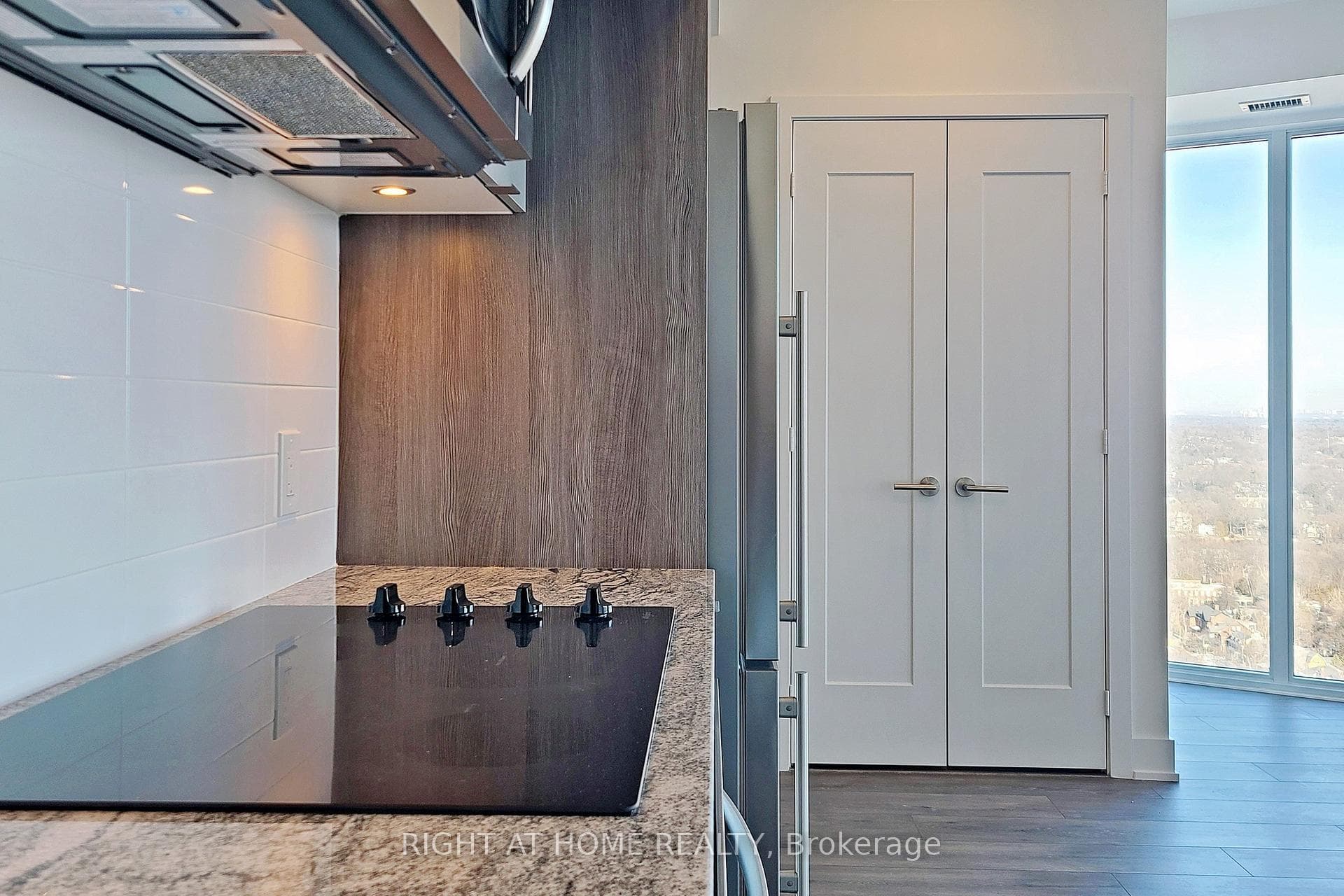 575 Bloor Street Unit 3103 photo 9