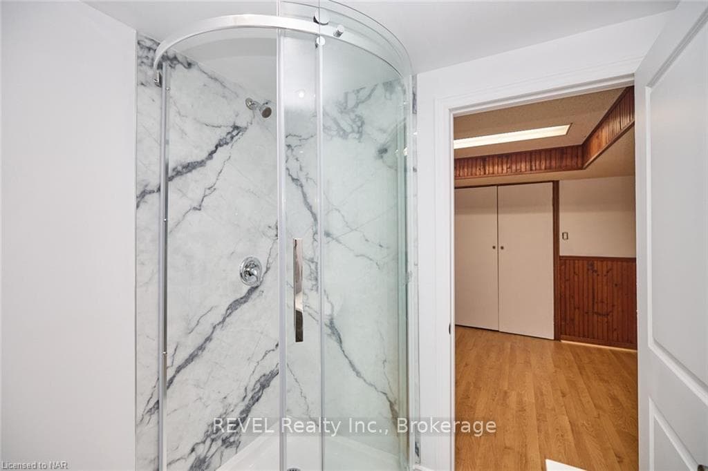 110 STRADA Boulevard photo 37