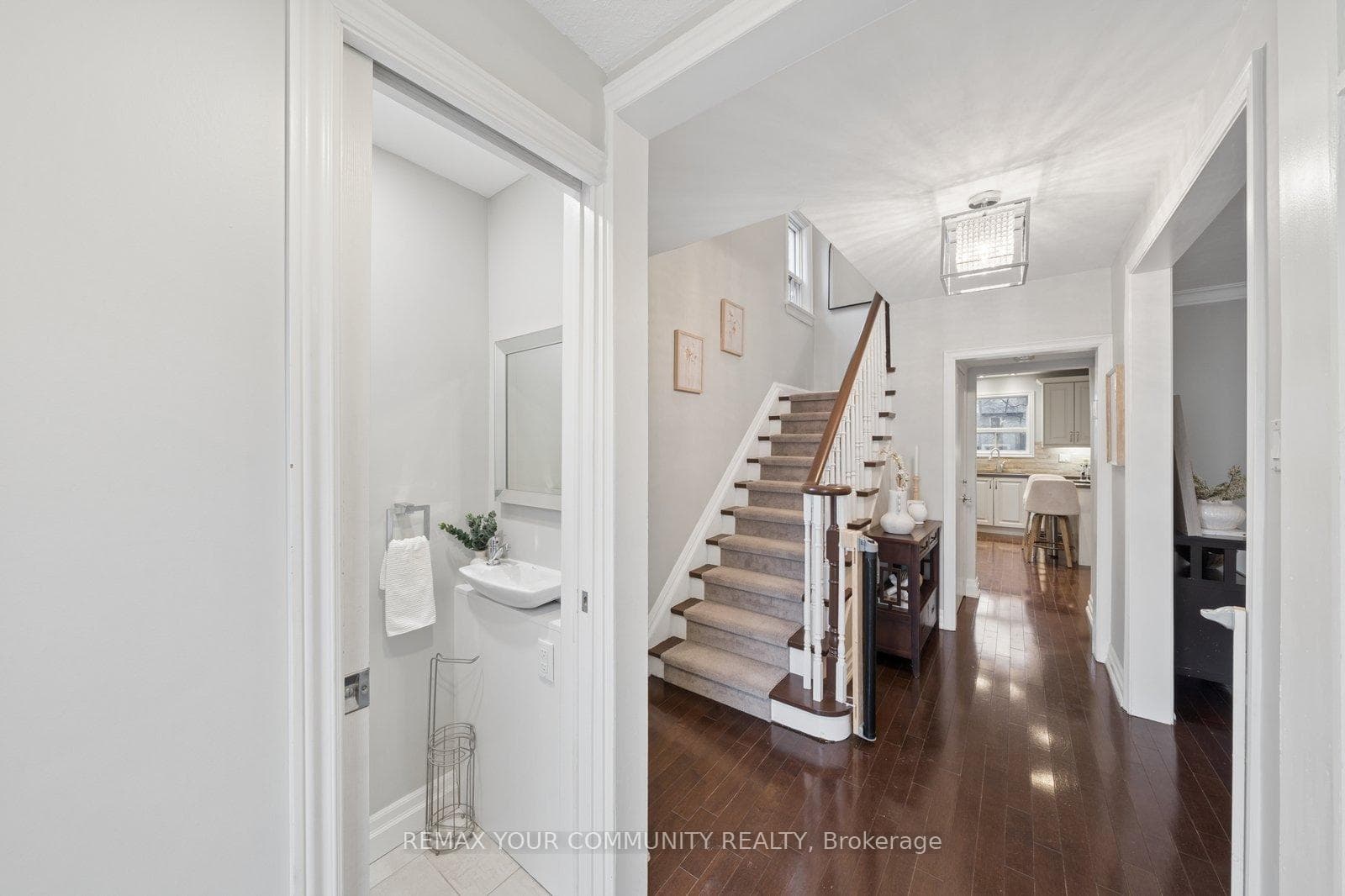19 Newbury Lane photo 4